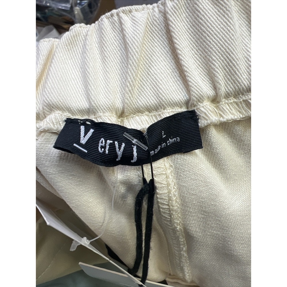 NEW Very J Khaki Shorts Women's Size Large - Picture 3 of 3